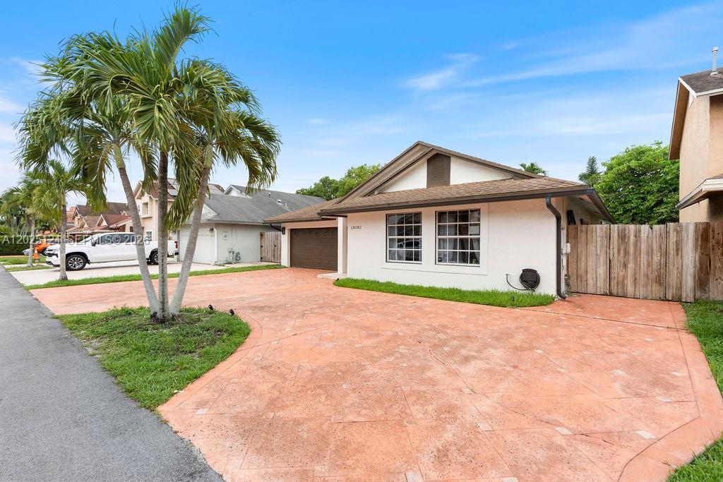 19080 NW 77th Ct, Hialeah FL 33015 photo 3