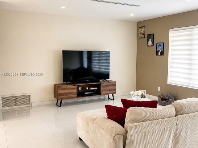 8490 NW 17th Ct, Pembroke Pines FL 33024 photo 4