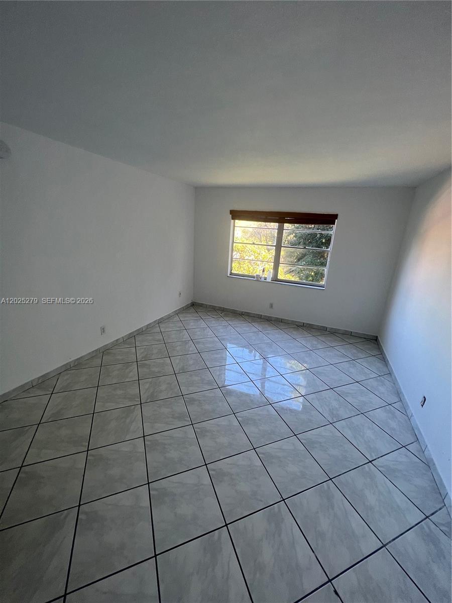 8511 NW 8th St # 311, Miami FL 33126 photo 3