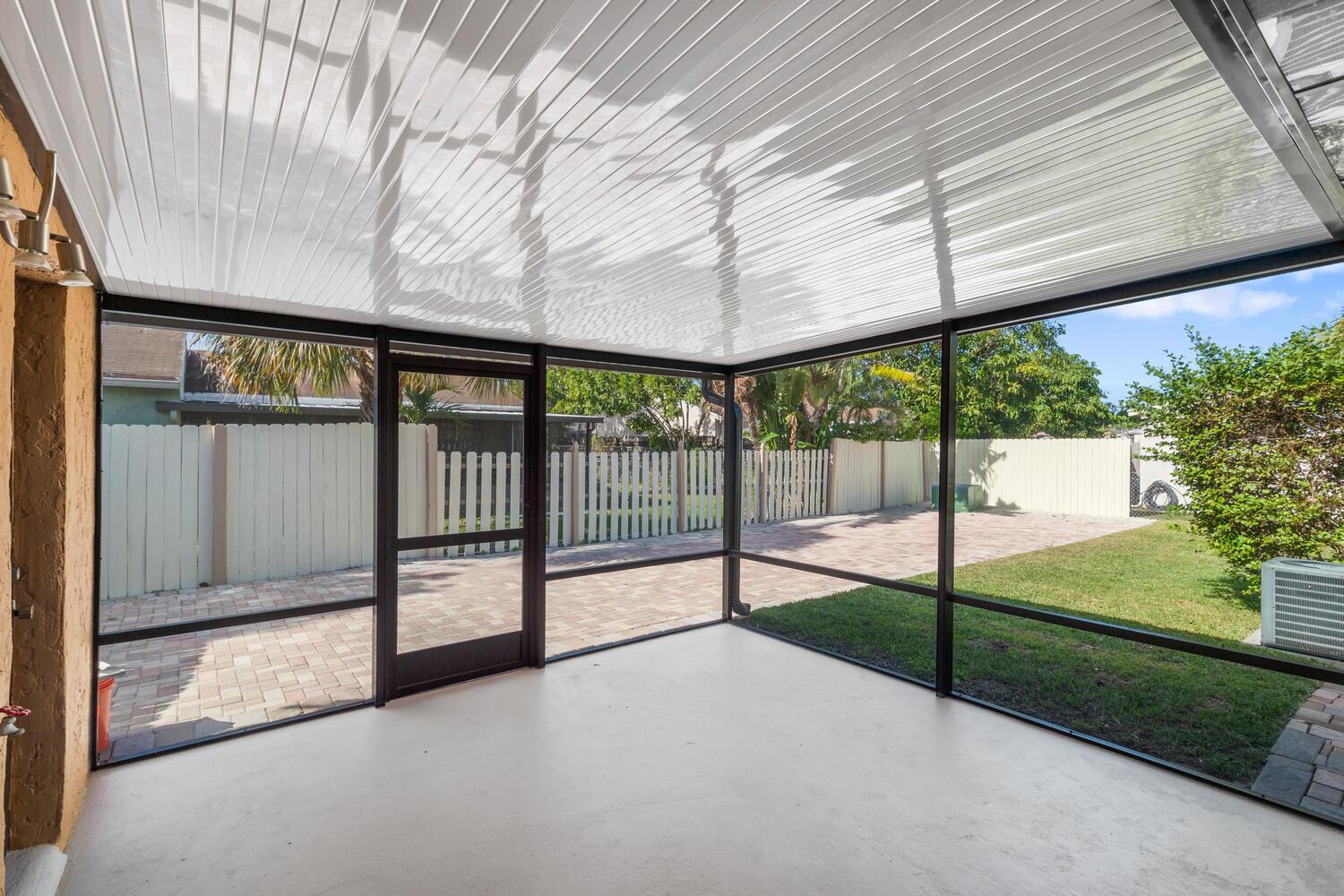 4619 Gladiator Circle, FL 33463 photo 3