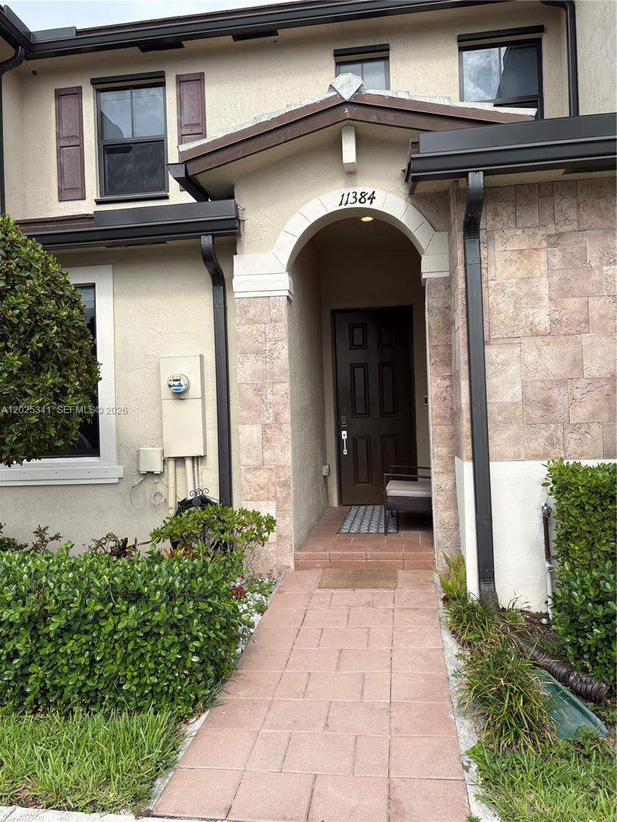 11384 W 34th Way, Hialeah FL 33018 photo 2