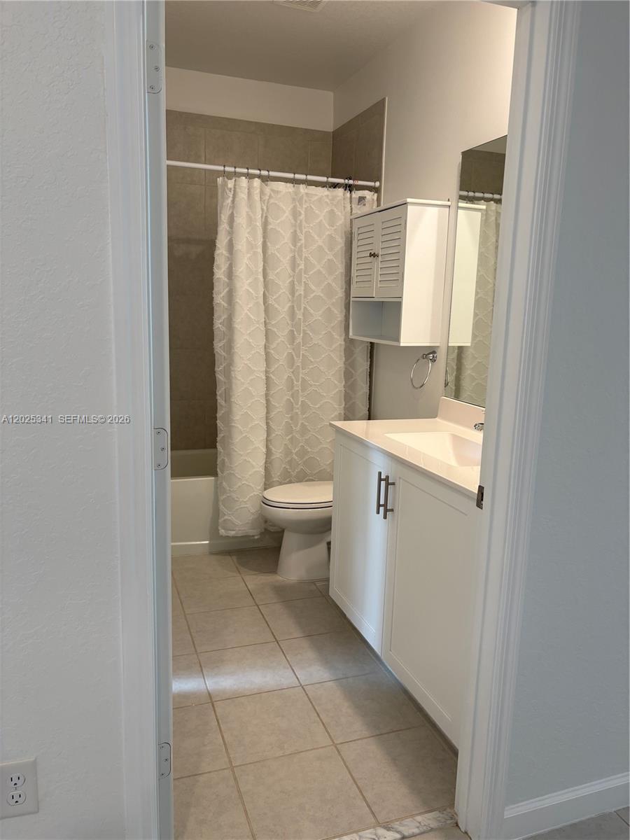 11384 W 34th Way, Hialeah FL 33018 photo 5