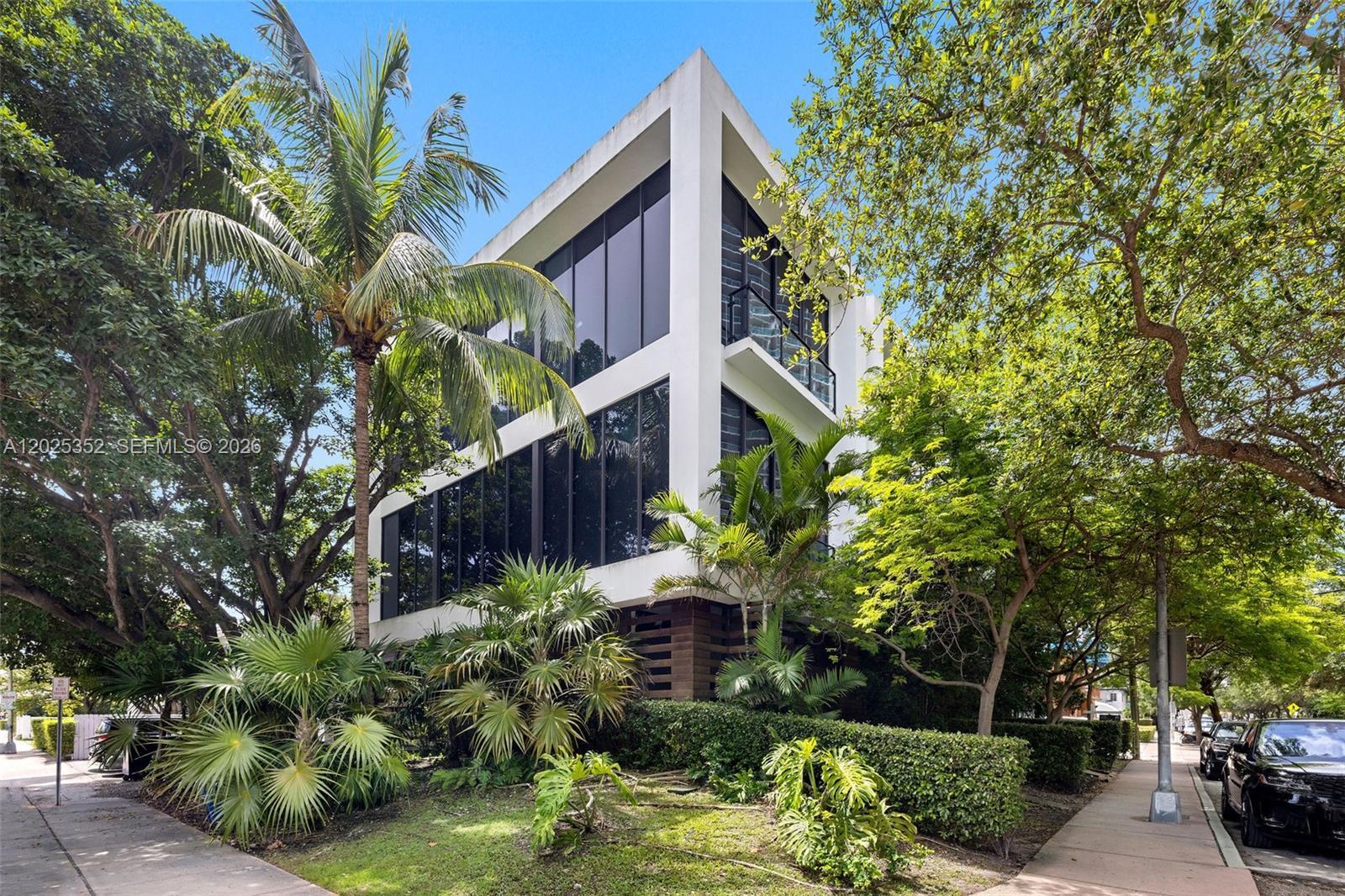 1525 Bay Rd, Miami Beach FL 33139 photo 2