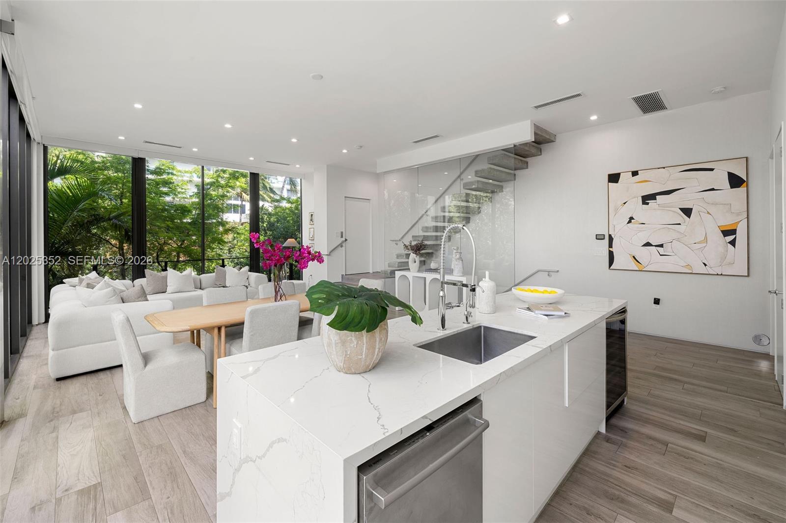 1525 Bay Rd, Miami Beach FL 33139 photo 4