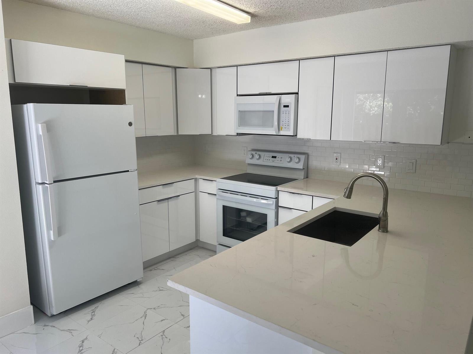 2212 White Pine Circle # B, FL 33415 photo 4