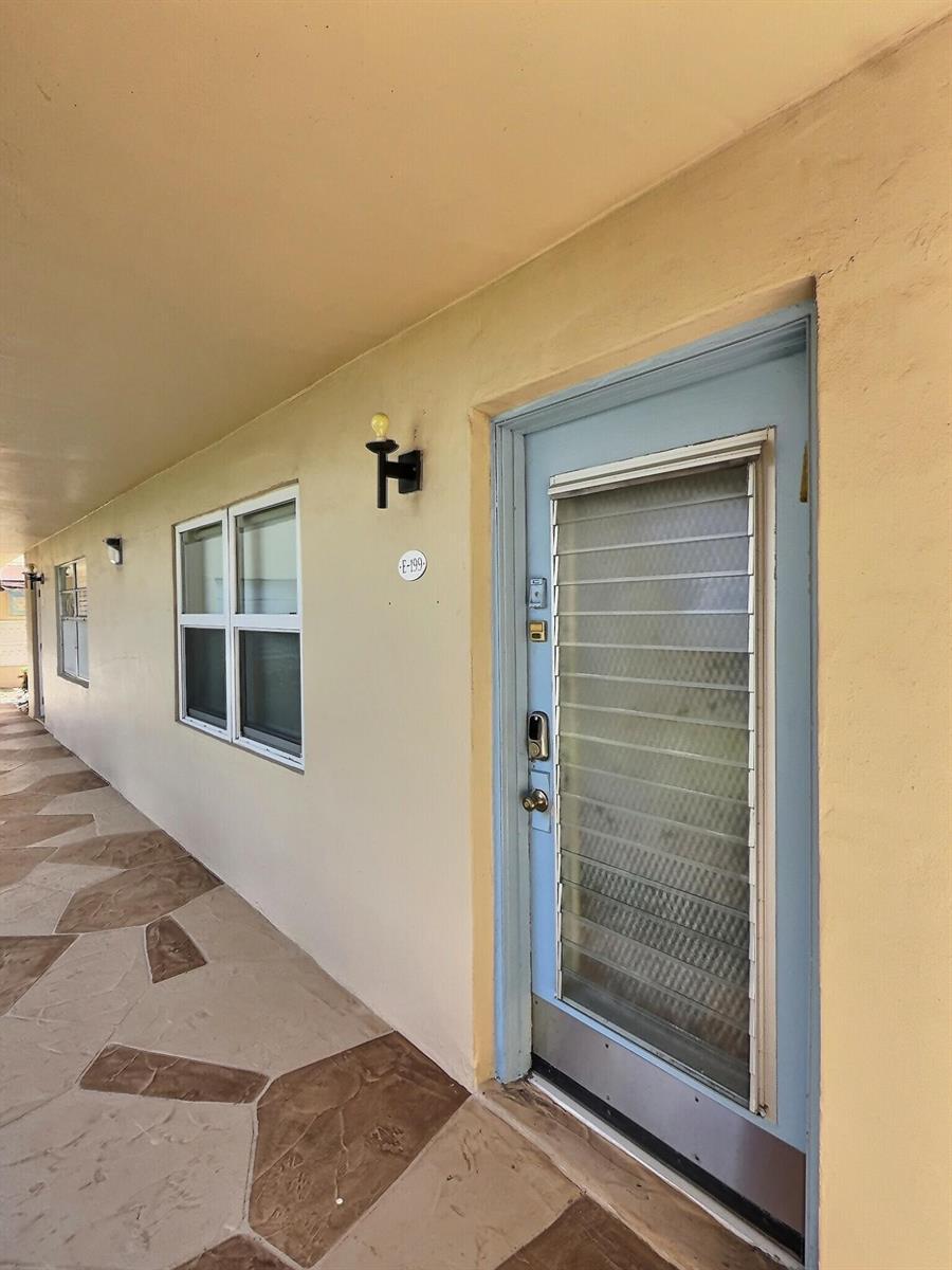 199 E Burgundy E, Delray Beach FL 33484 photo 2