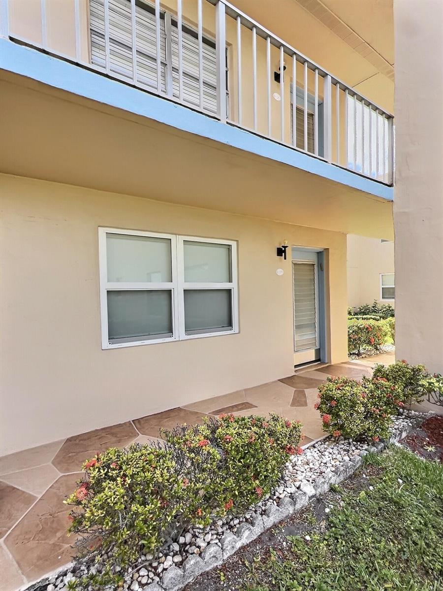 199 E Burgundy E, Delray Beach FL 33484 photo 3