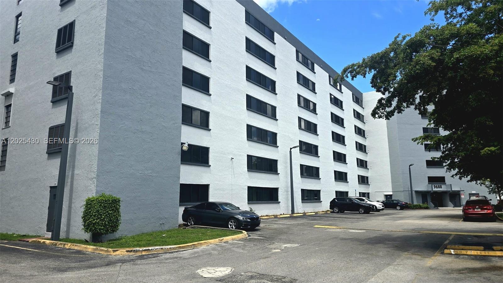 9688 Fontainebleau Blvd # 702, Miami FL 33172