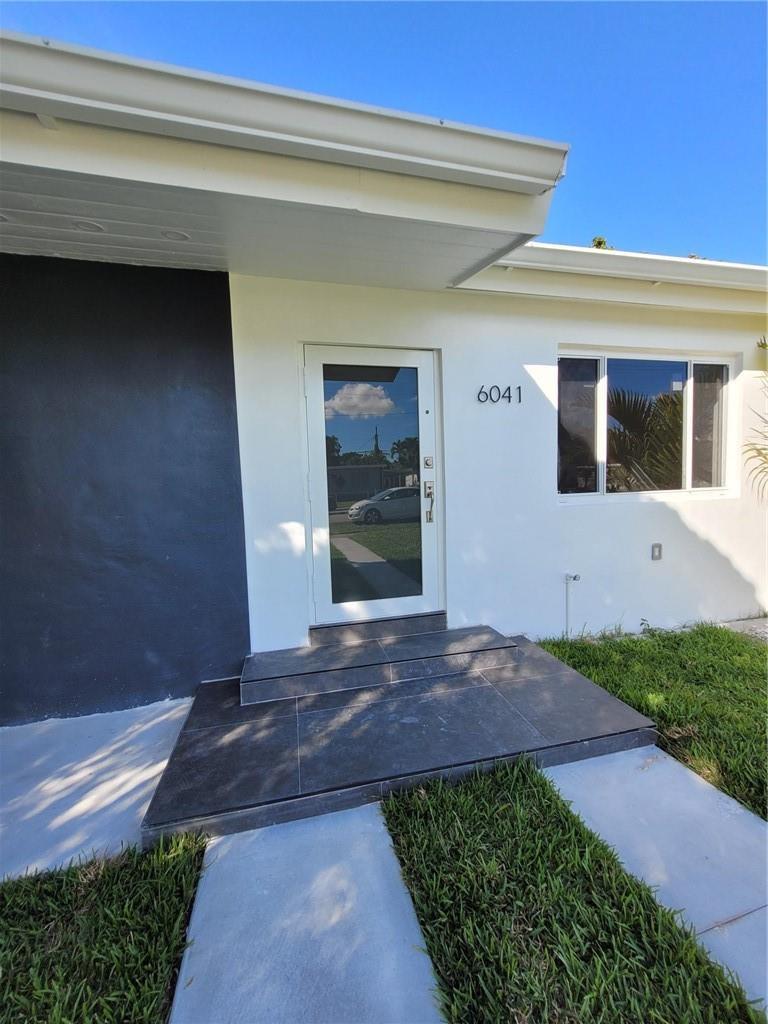 6041 SW 17th Street, Miami FL 33155 photo 2