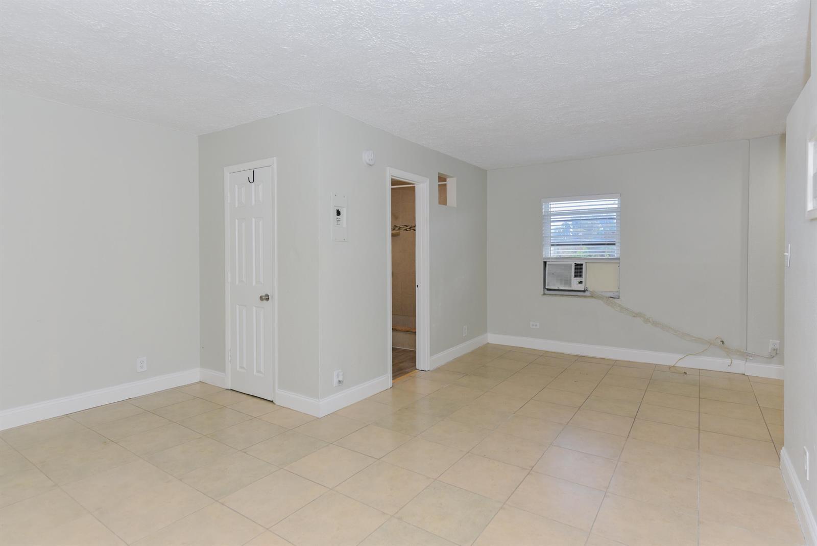 605 N Federal Highway # 8, FL 33460 photo 2