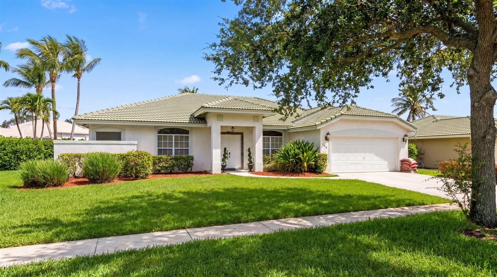 106 Fernwood Crescent, Royal Palm Beach FL 33411