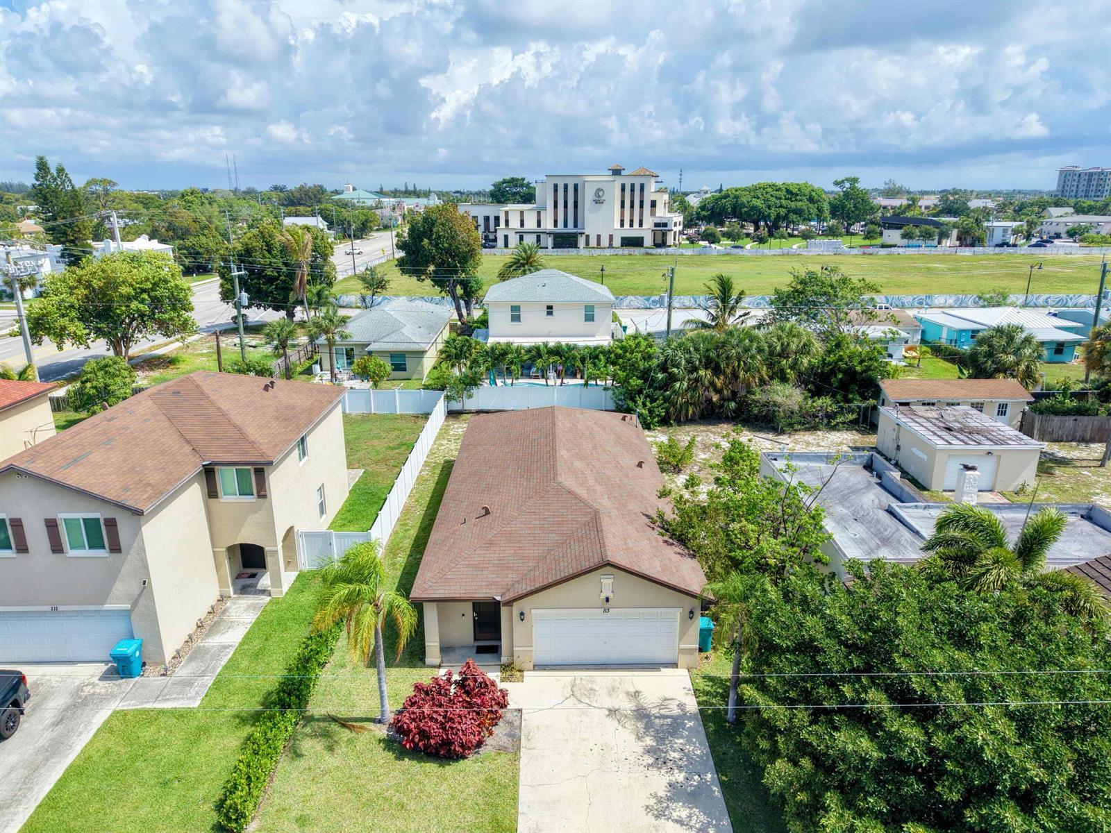 113 SE 3rd Avenue, Boynton Beach FL 33435 photo 2