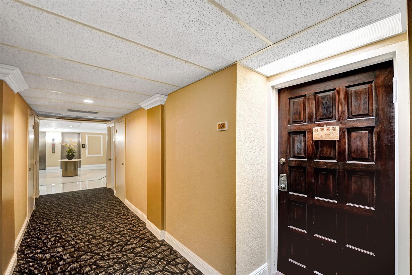 3800 N Hills Drive # 301, Hollywood FL 33021