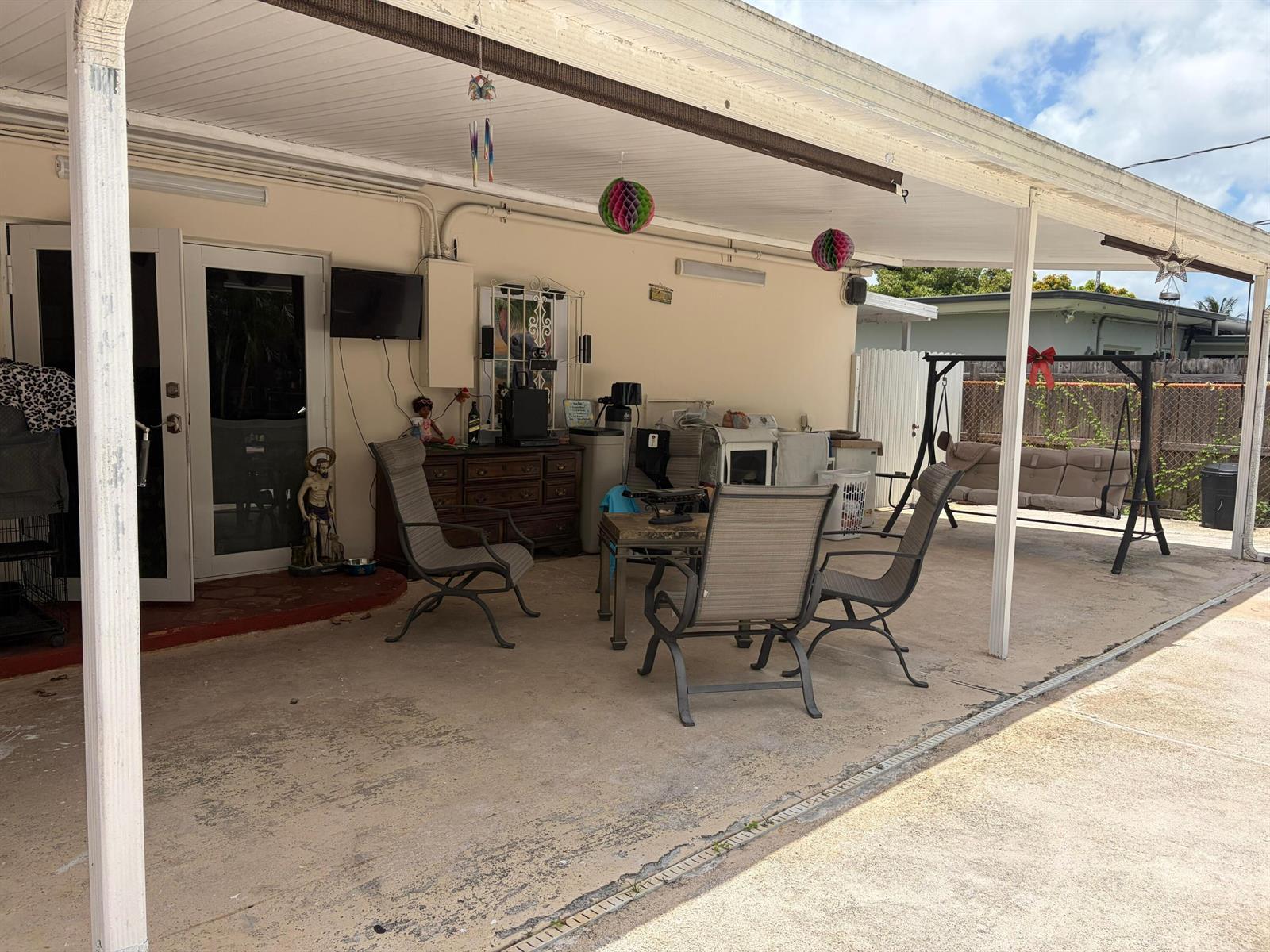 10501 NW 35th Place, Miami FL 33147 photo 4