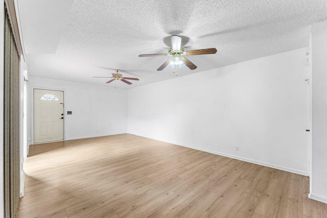 6115 Seven Springs Boulevard, FL 33463 photo 4