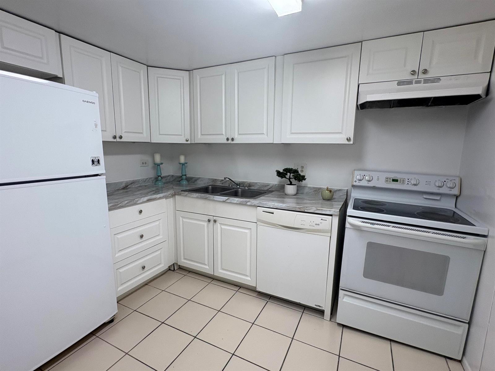 3720 Inverrary Drive # 1h, Lauderhill FL 33319 photo 5