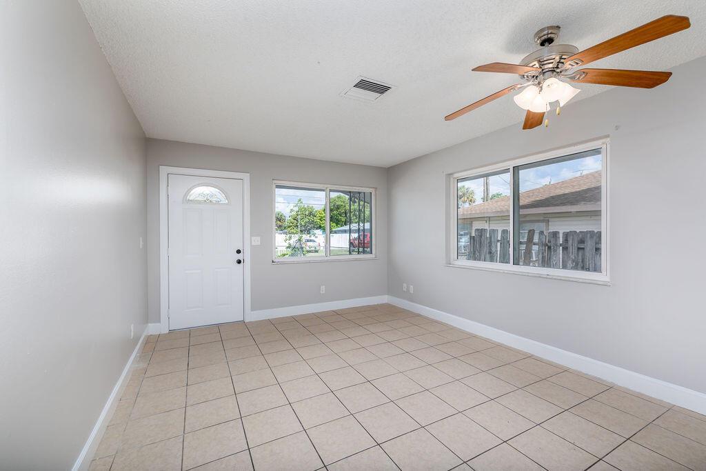 917 SE Nassau Avenue, Stuart FL 34994 photo 2
