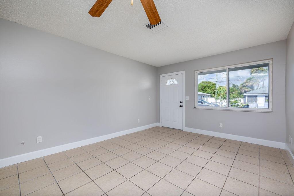 917 SE Nassau Avenue, Stuart FL 34994 photo 3