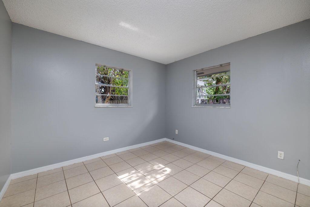 917 SE Nassau Avenue, Stuart FL 34994 photo 4