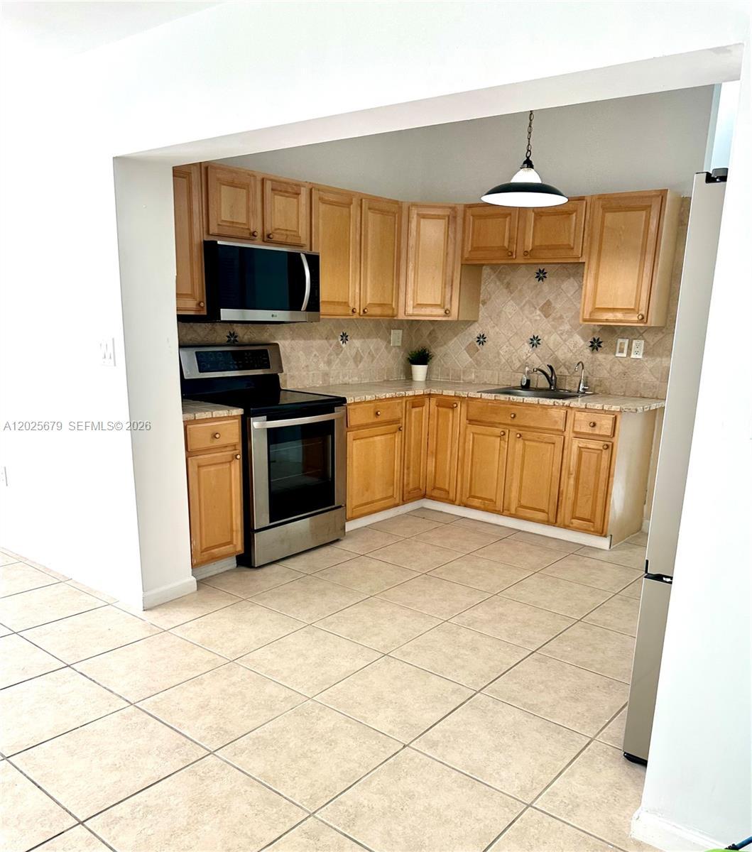 20301 NW 34th Ave # 20301, Miami Gardens FL 33056 photo 4