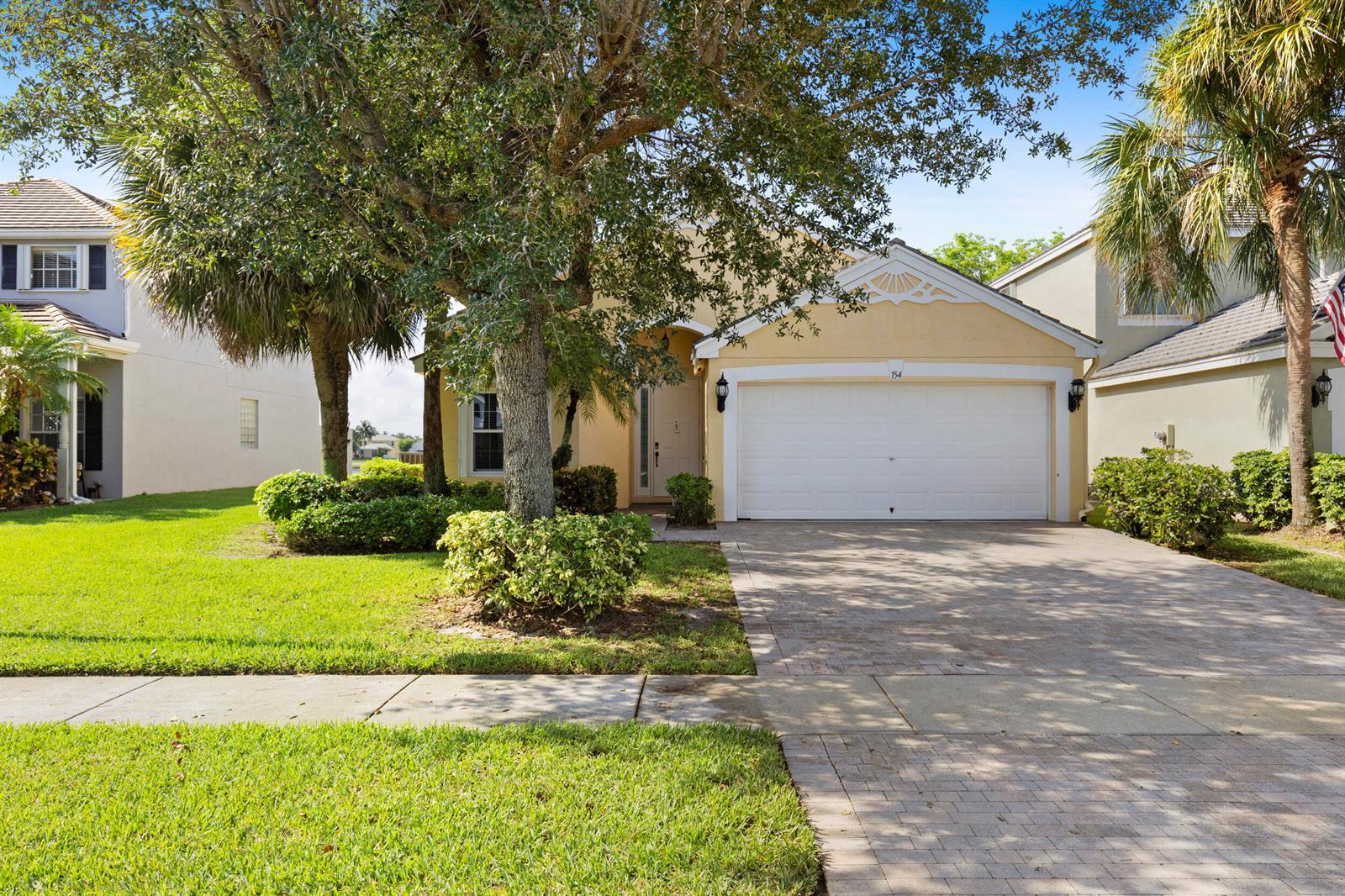 154 Berenger Walk, Royal Palm Beach FL 33414 photo 2