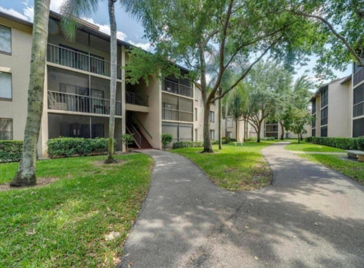207 Foxtail Drive # E3, FL 33415