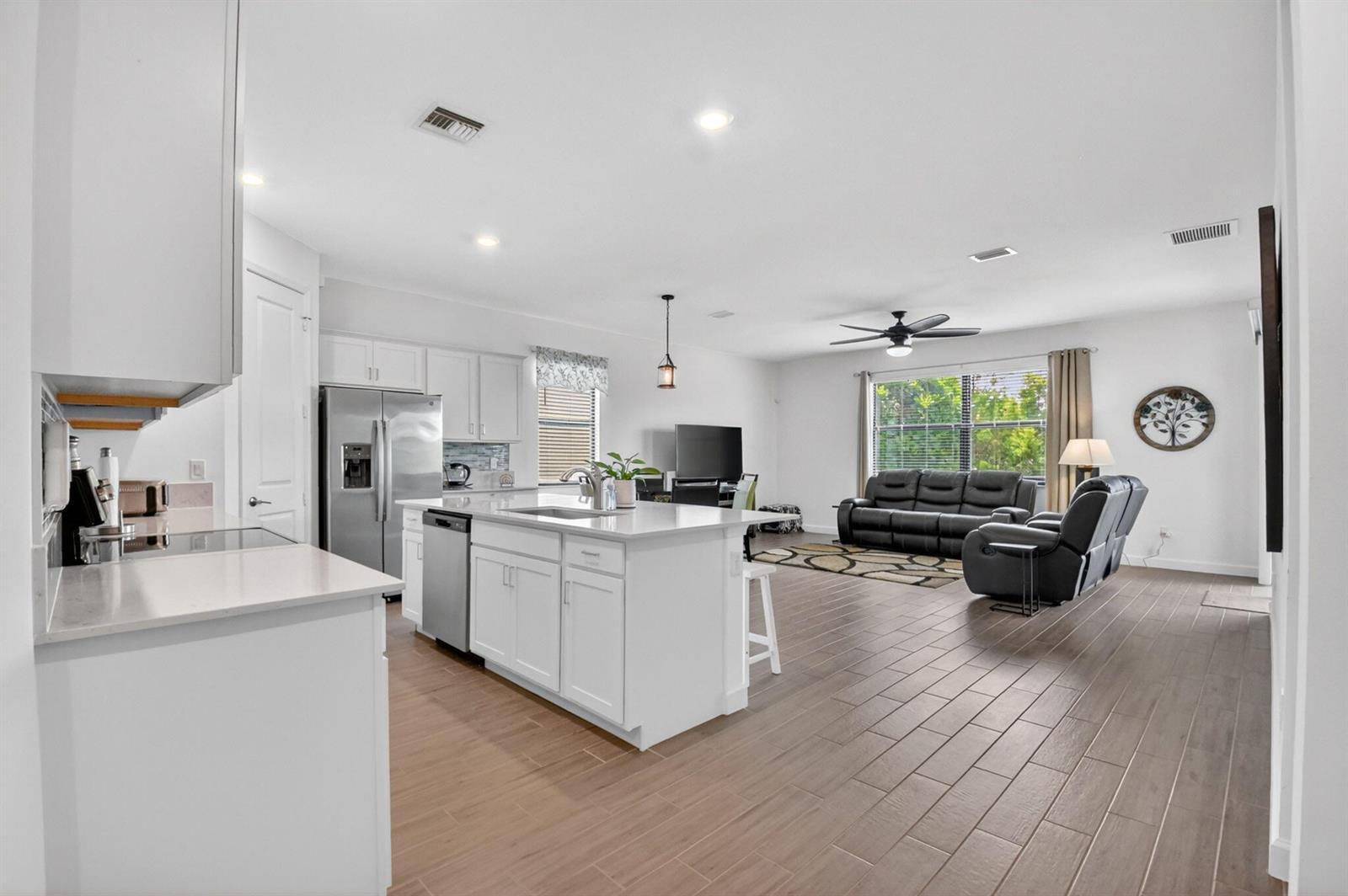 6026 Henderson Way, West Palm Beach FL 33415 photo 2