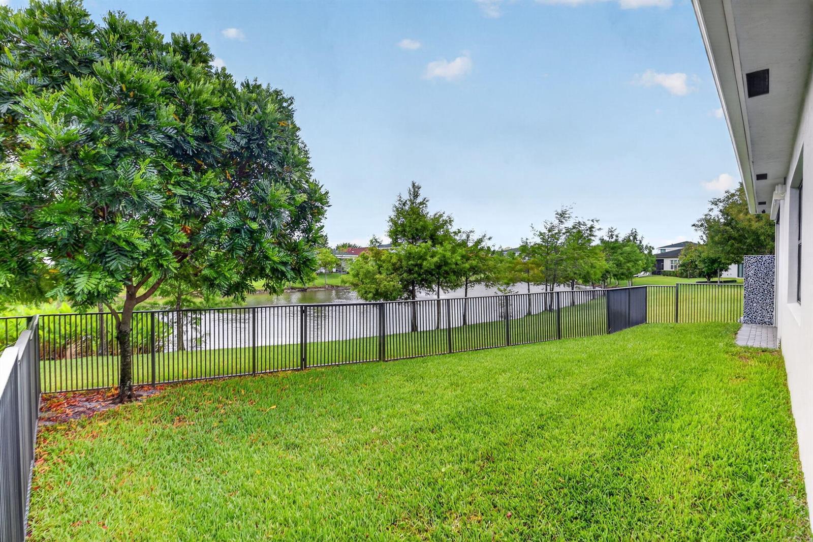 6026 Henderson Way, West Palm Beach FL 33415 photo 3