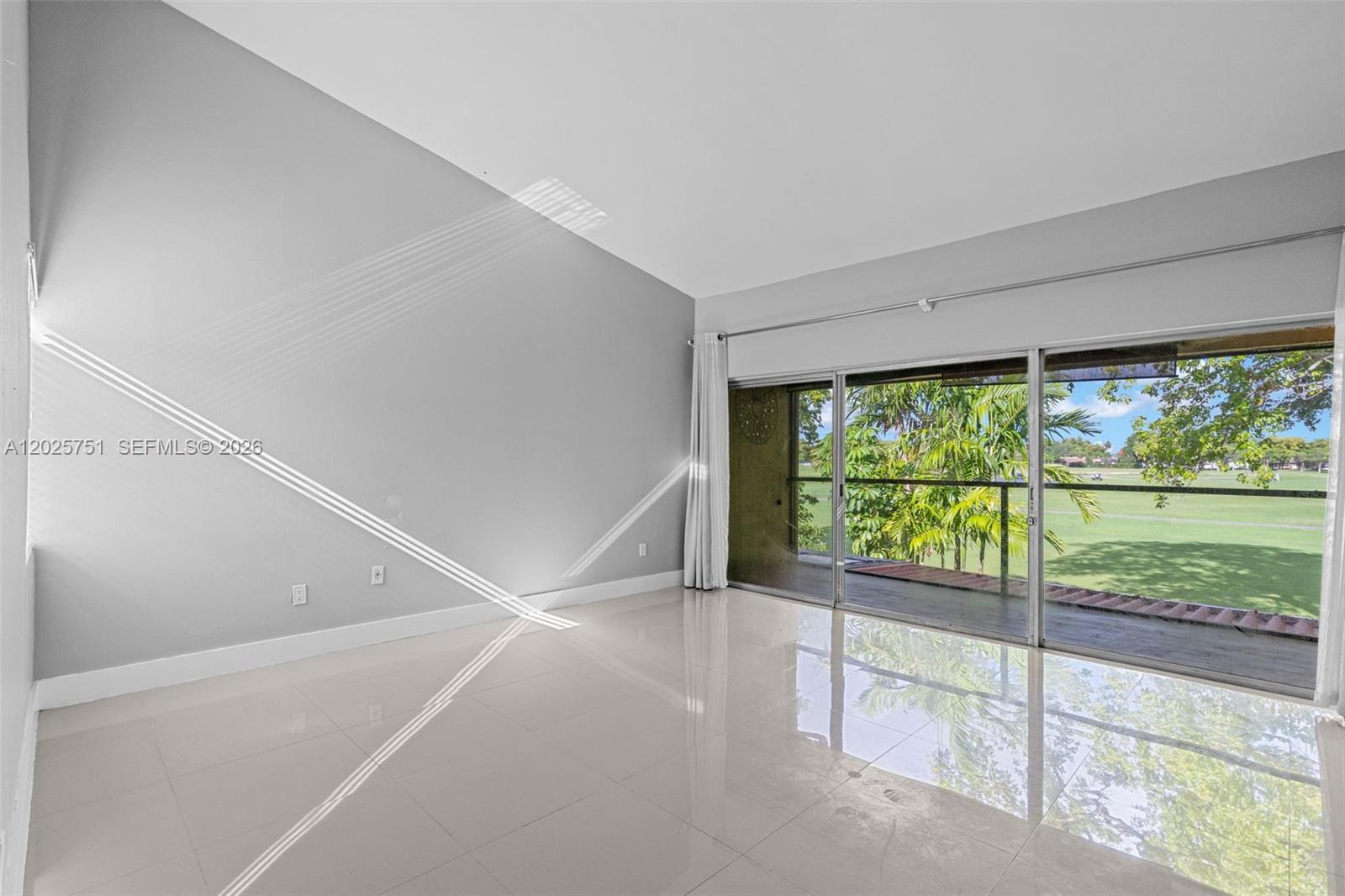 14357 Kendale Lakes Cir, Miami FL 33183 photo 4