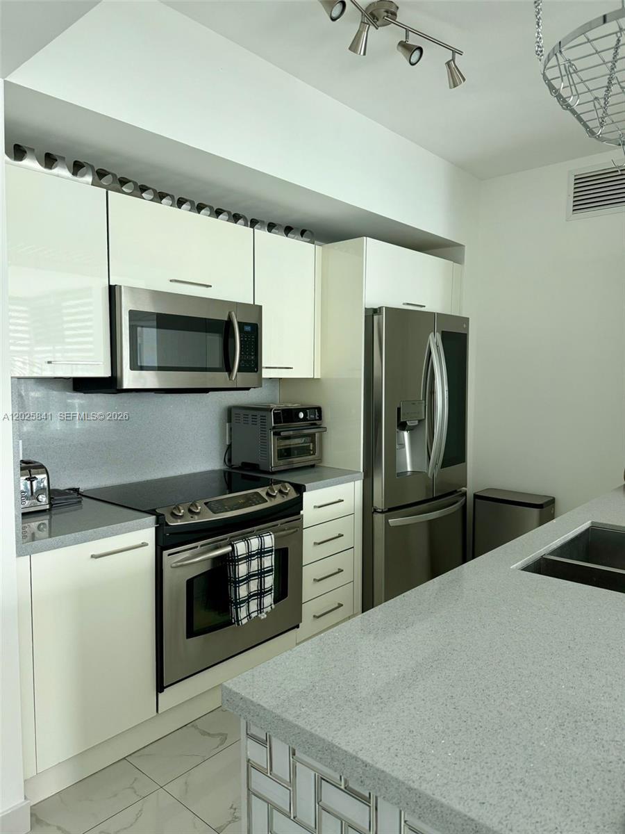 951 Brickell Ave # 2810, Miami FL 33131 photo 2