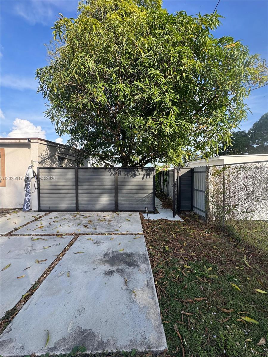 Miami, FL 33165 photo 3