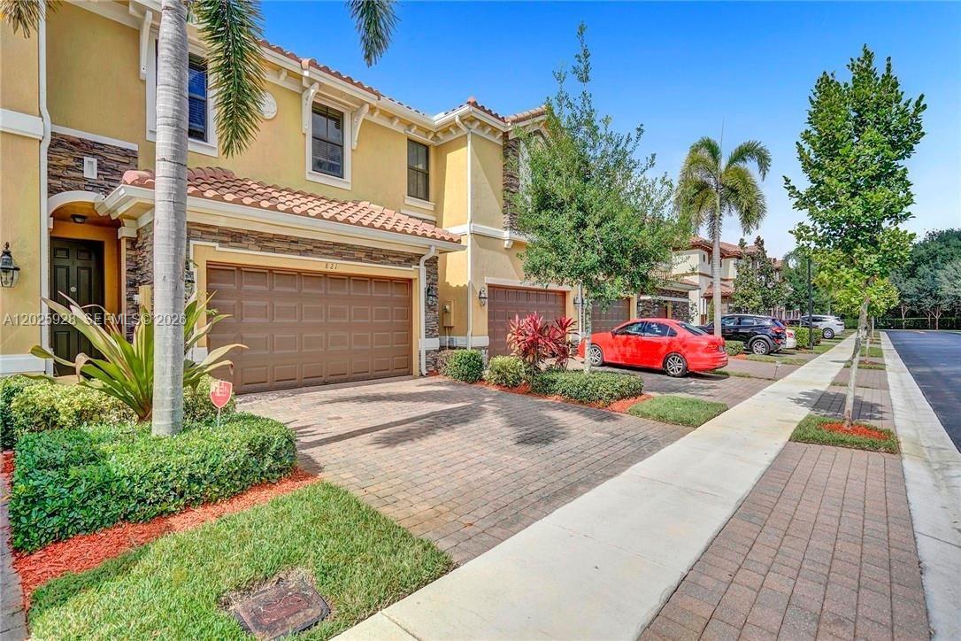 821 E Village Cir # 821, Davie FL 33325 photo 2