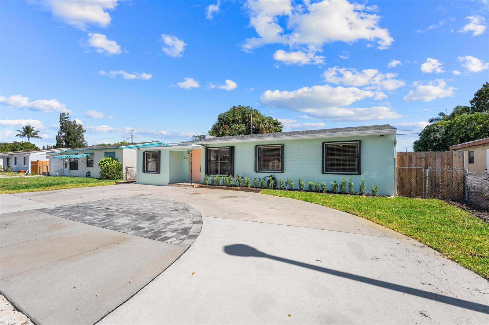 2105 Wellington Road, West Palm Beach FL 33409 photo 2