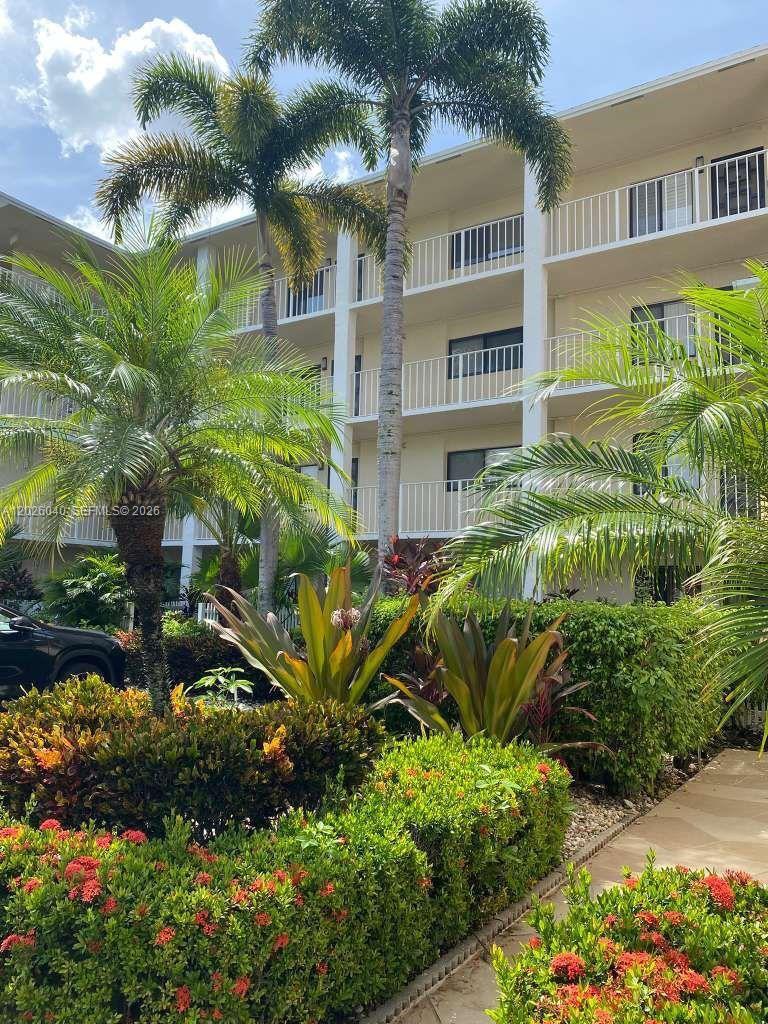 7350 Kinghurst Dr # 305, Delray Beach FL 33446