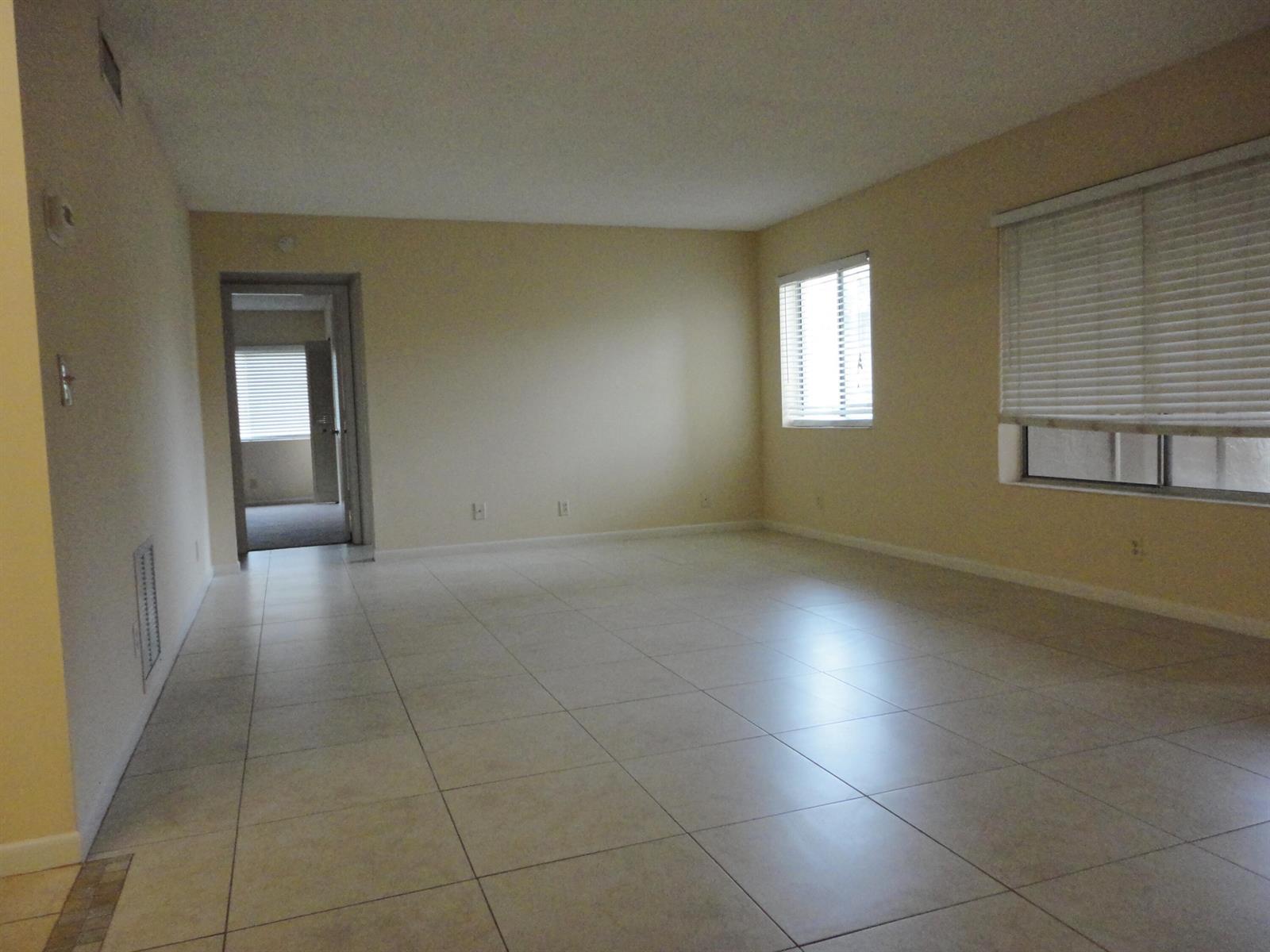 508 Shady Pine Way # D1, FL 33415 photo 2