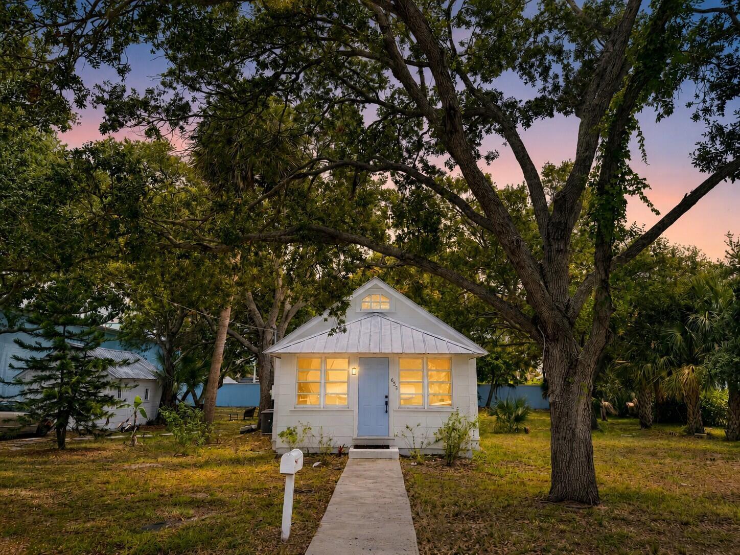 633 SW Cleveland Avenue, Stuart FL 34994