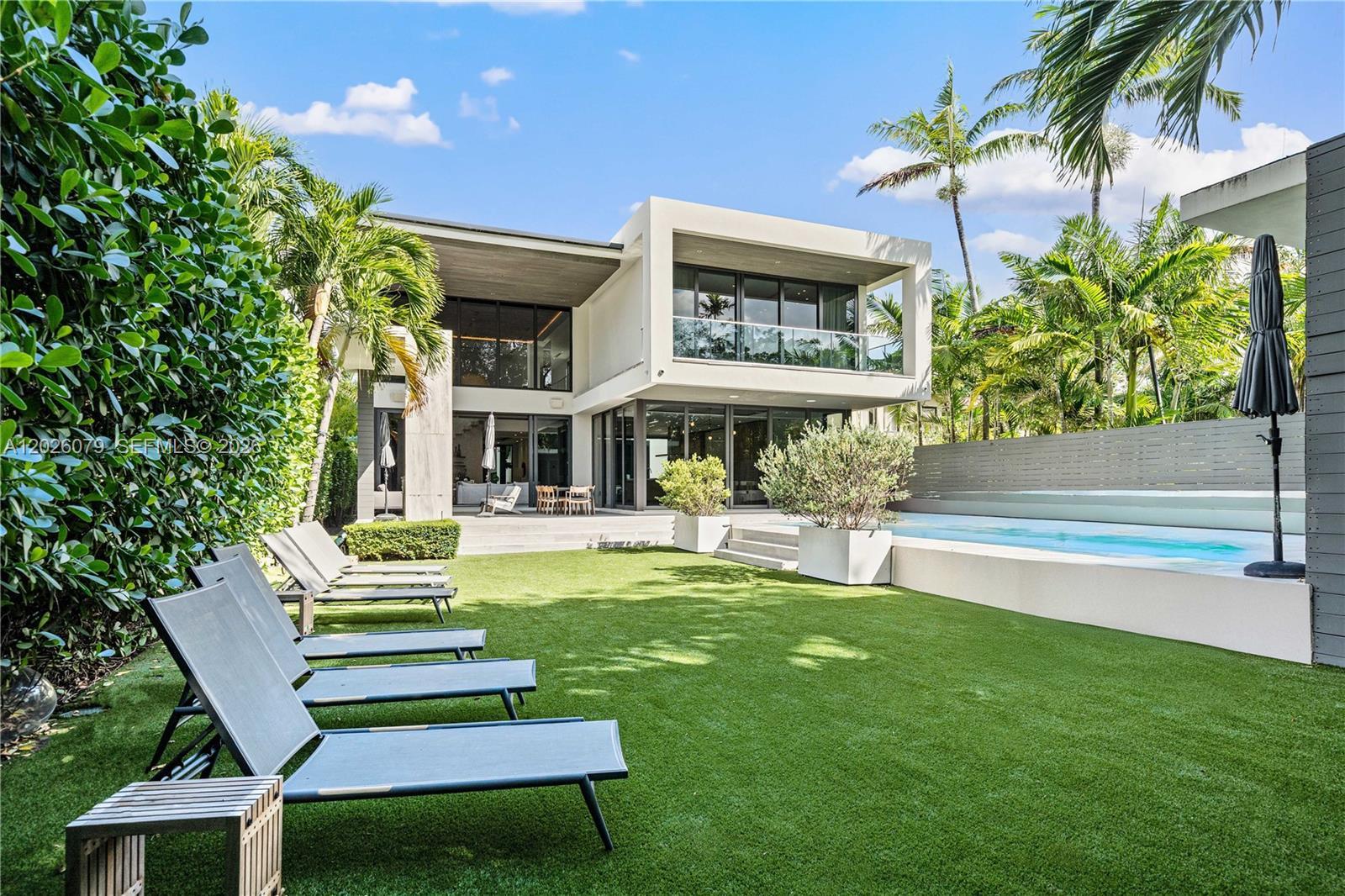 5061 N Bay Rd, Miami Beach FL 33140