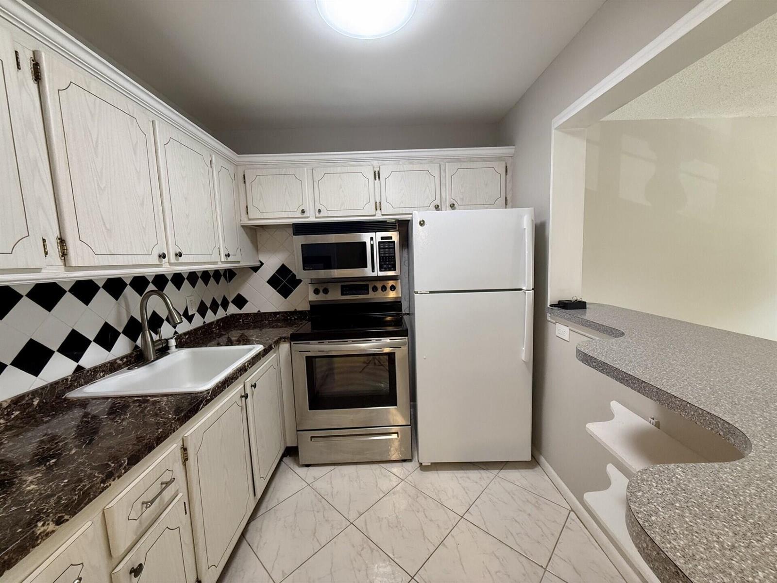 134 Sussex G # 134, West Palm Beach FL 33417 photo 3