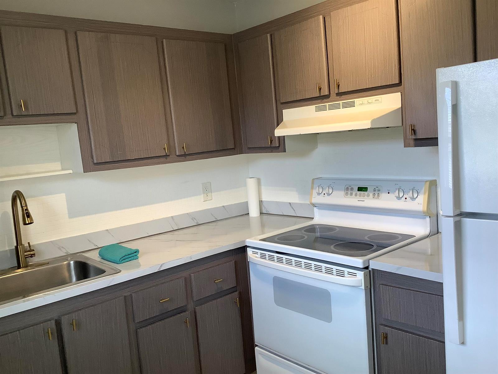 189 Saxony # 189, Delray Beach FL 33446 photo 2