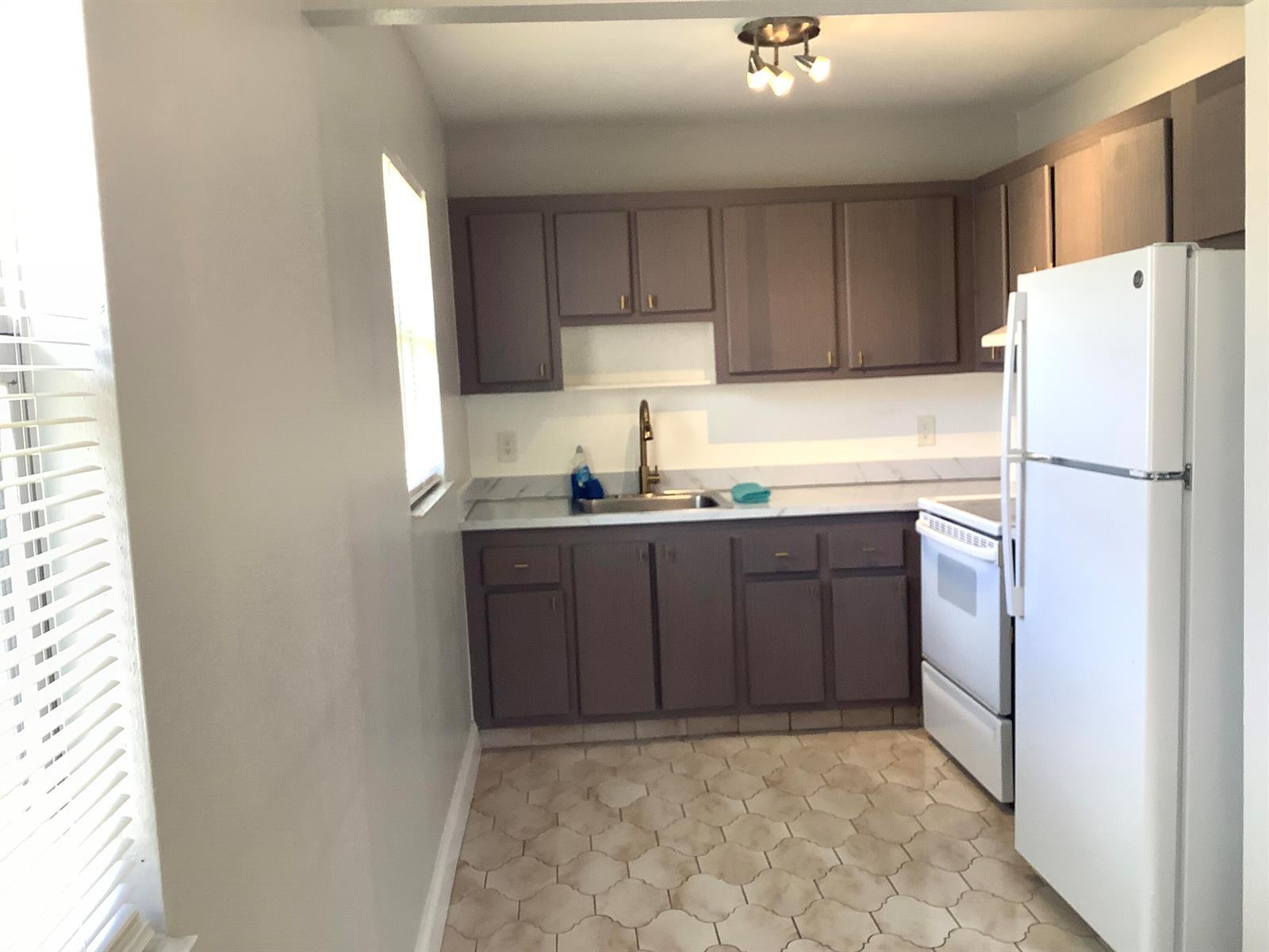 189 Saxony # 189, Delray Beach FL 33446 photo 5