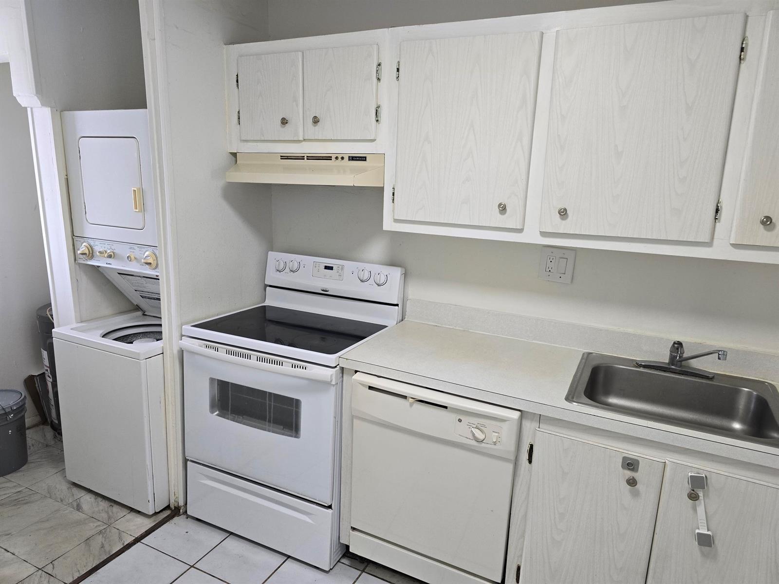 8060 N Colony Cir Circle # 203, Tamarac FL 33321