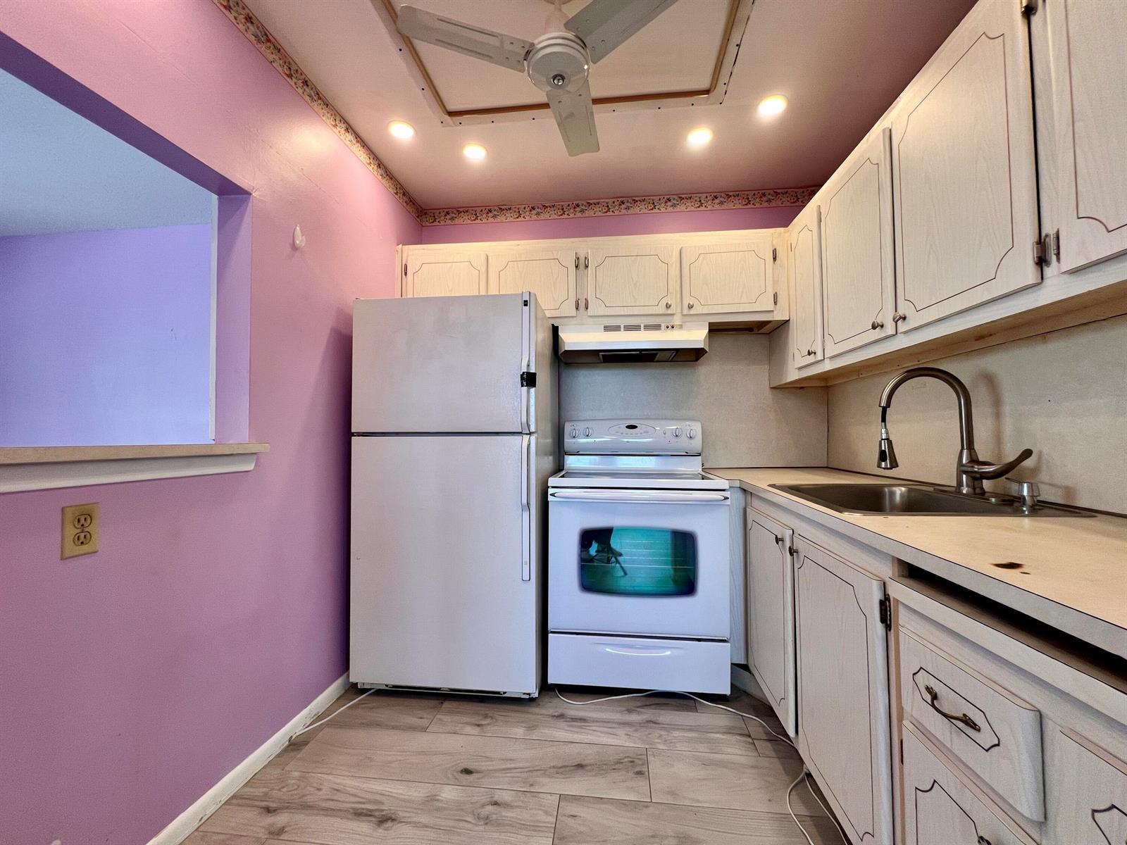 140 Norwich F, West Palm Beach FL 33417 photo 3