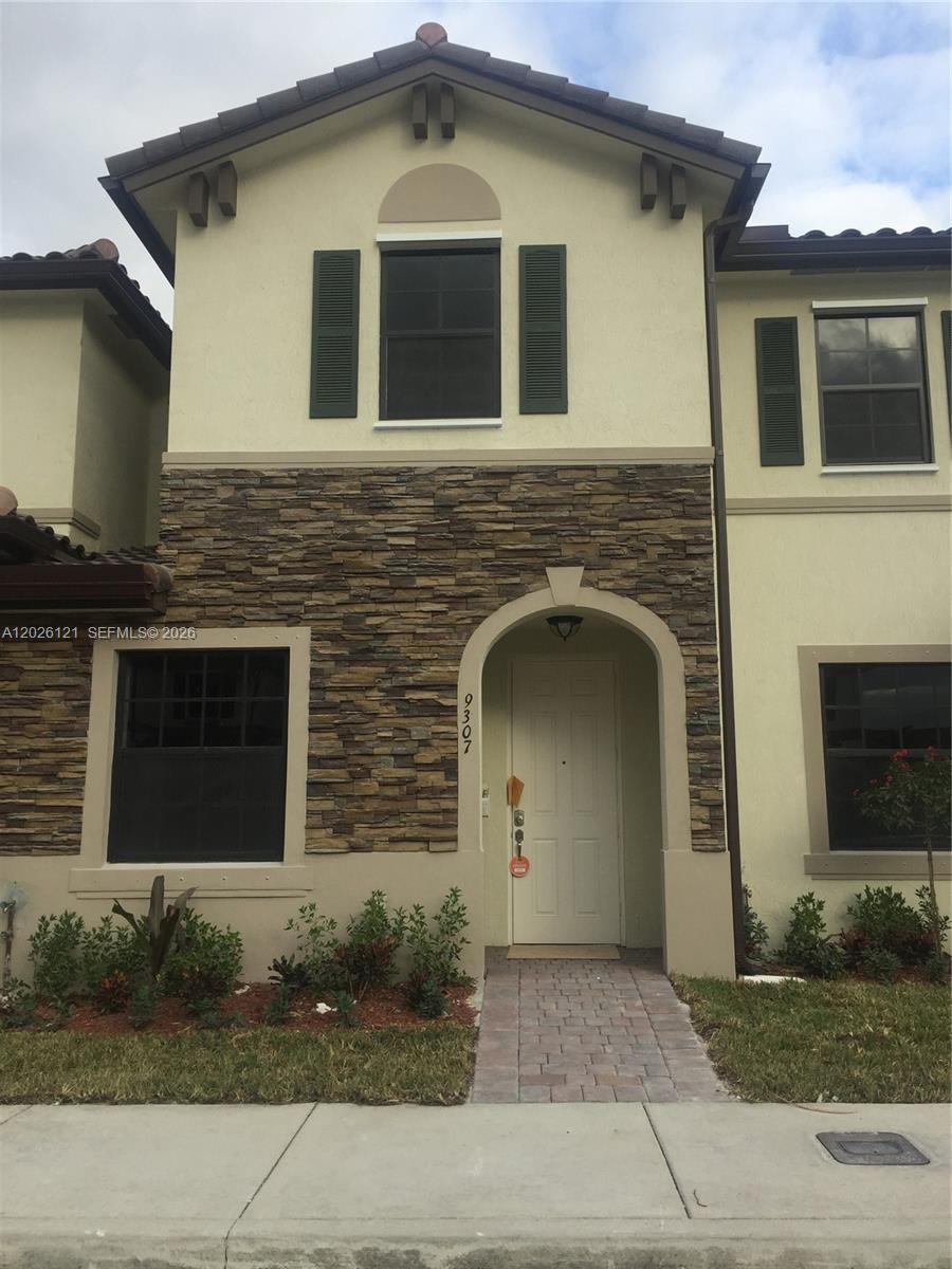 9307 W 33rd Way, Hialeah FL 33018 photo 2