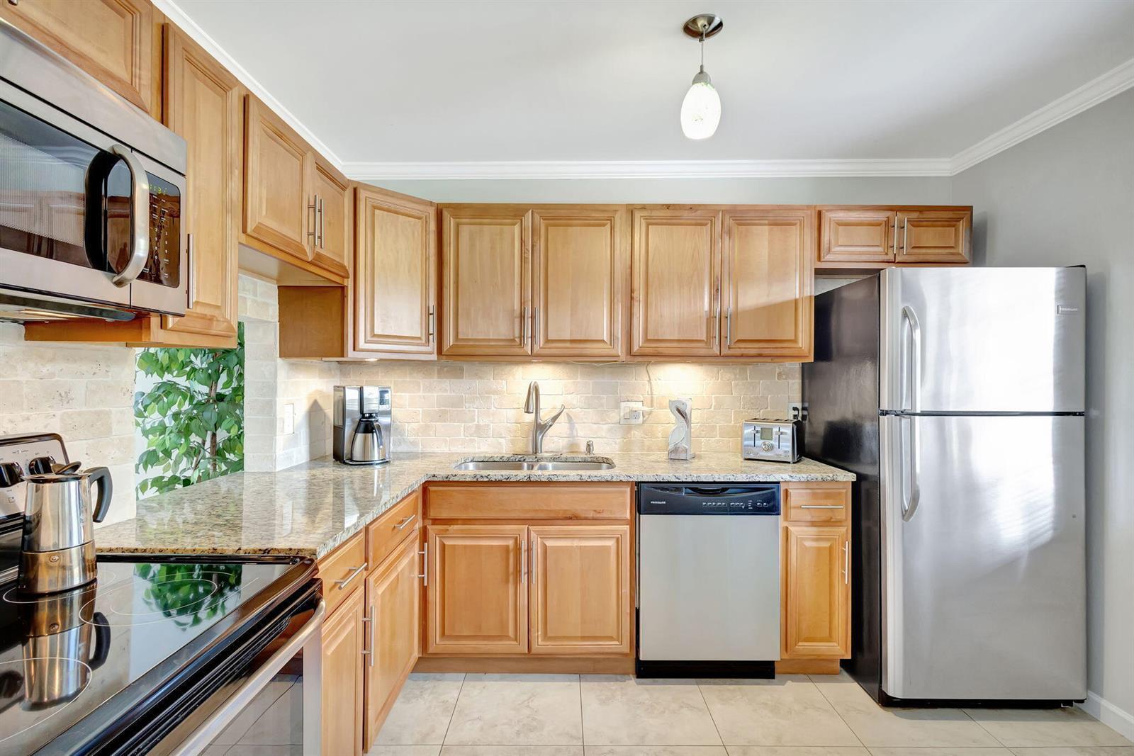 154 Lake Meryl Drive Unit 255, West Palm Beach FL 33411 photo 4