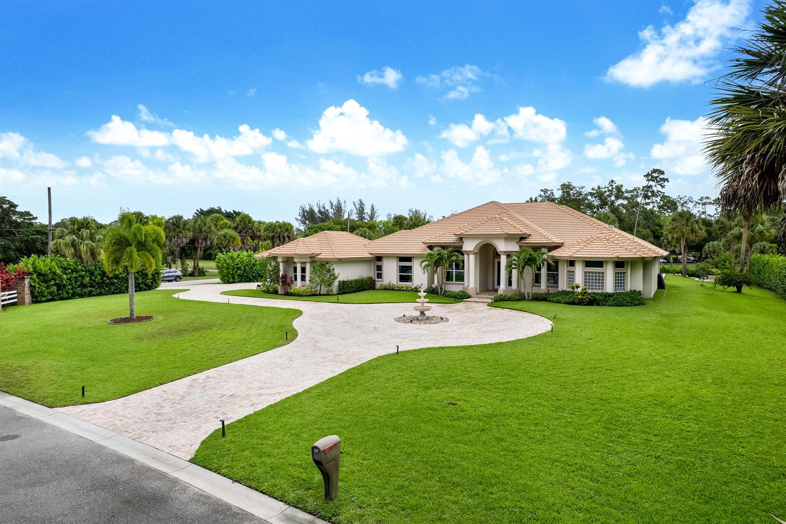 142 Brynhurst Court, West Palm Beach FL 33413 photo 4