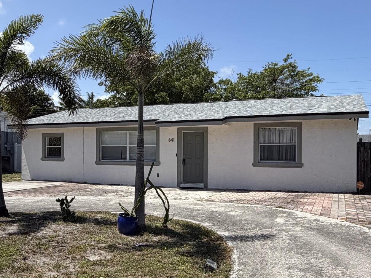 641 SW 14th Court, Deerfield Beach FL 33441 photo 2