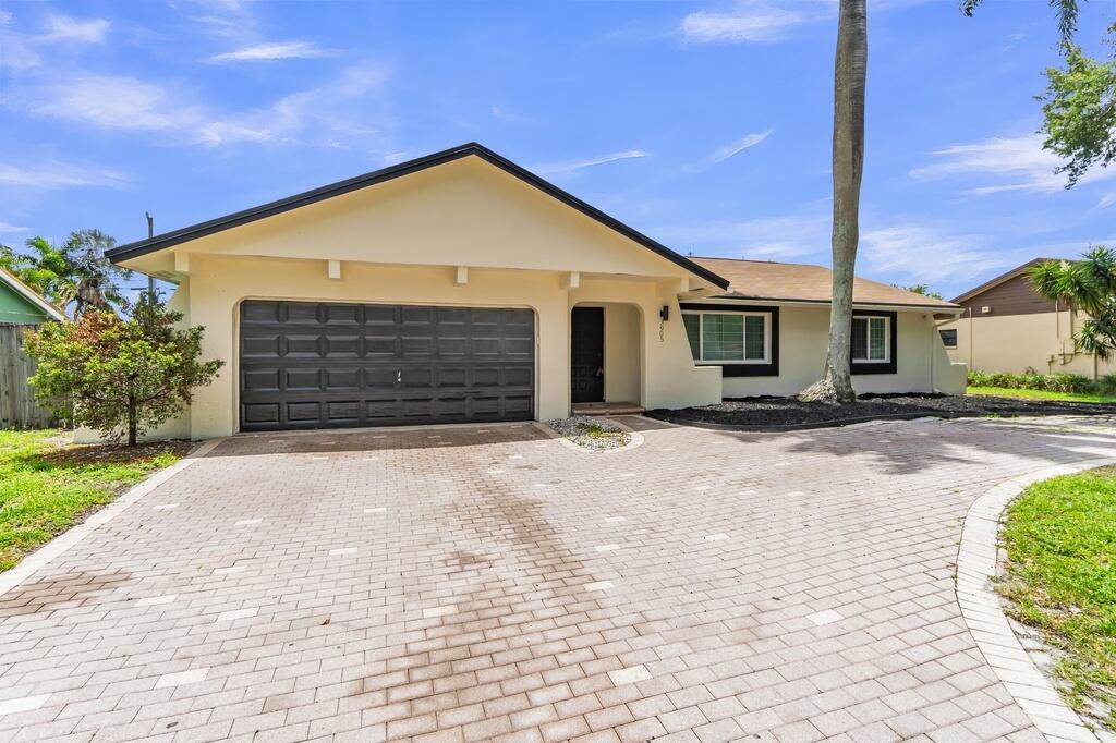 3905 E Woodscape Drive, Miramar FL 33023