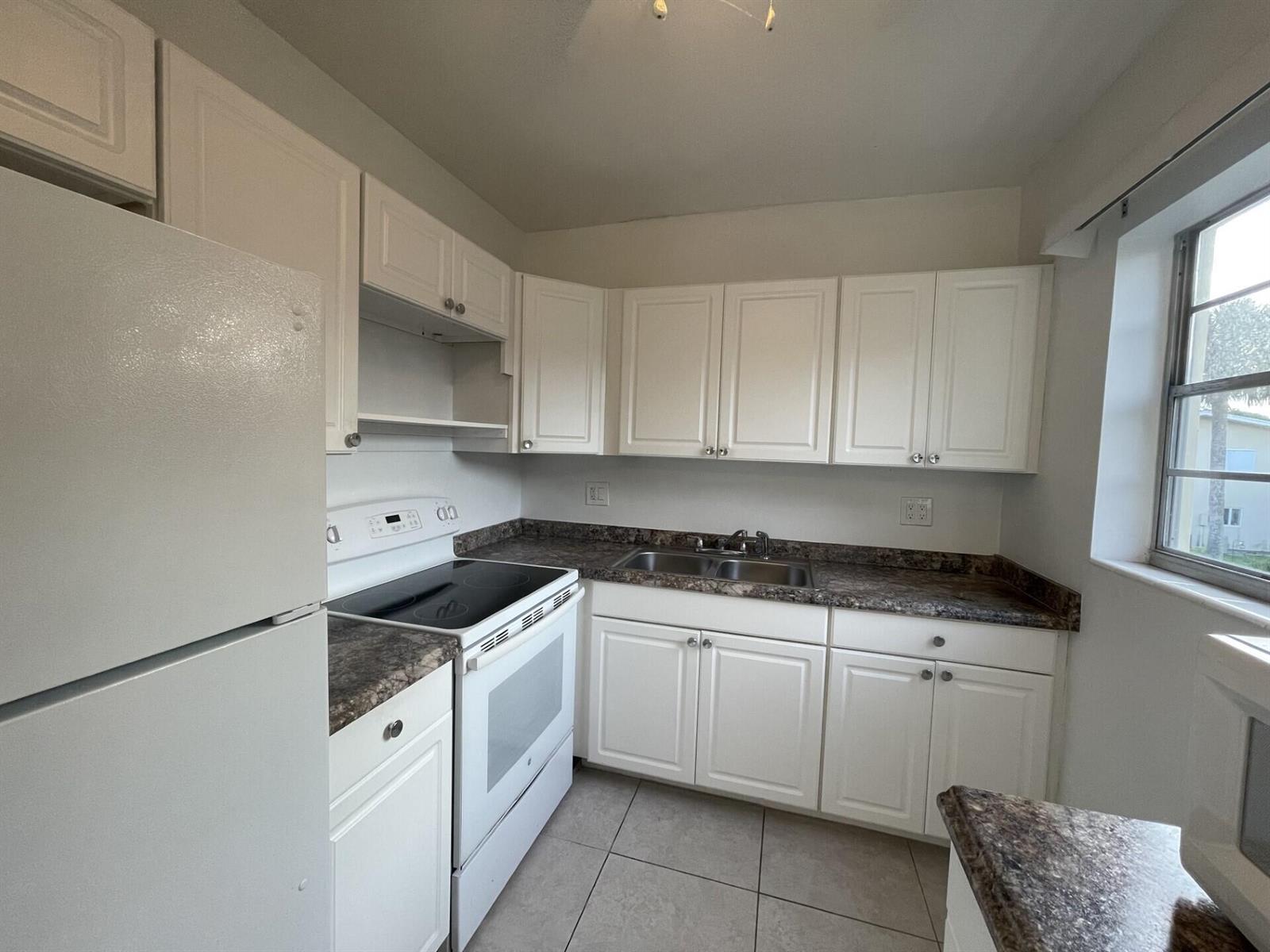 109 Salisbury E # 109, West Palm Beach FL 33417 photo 2