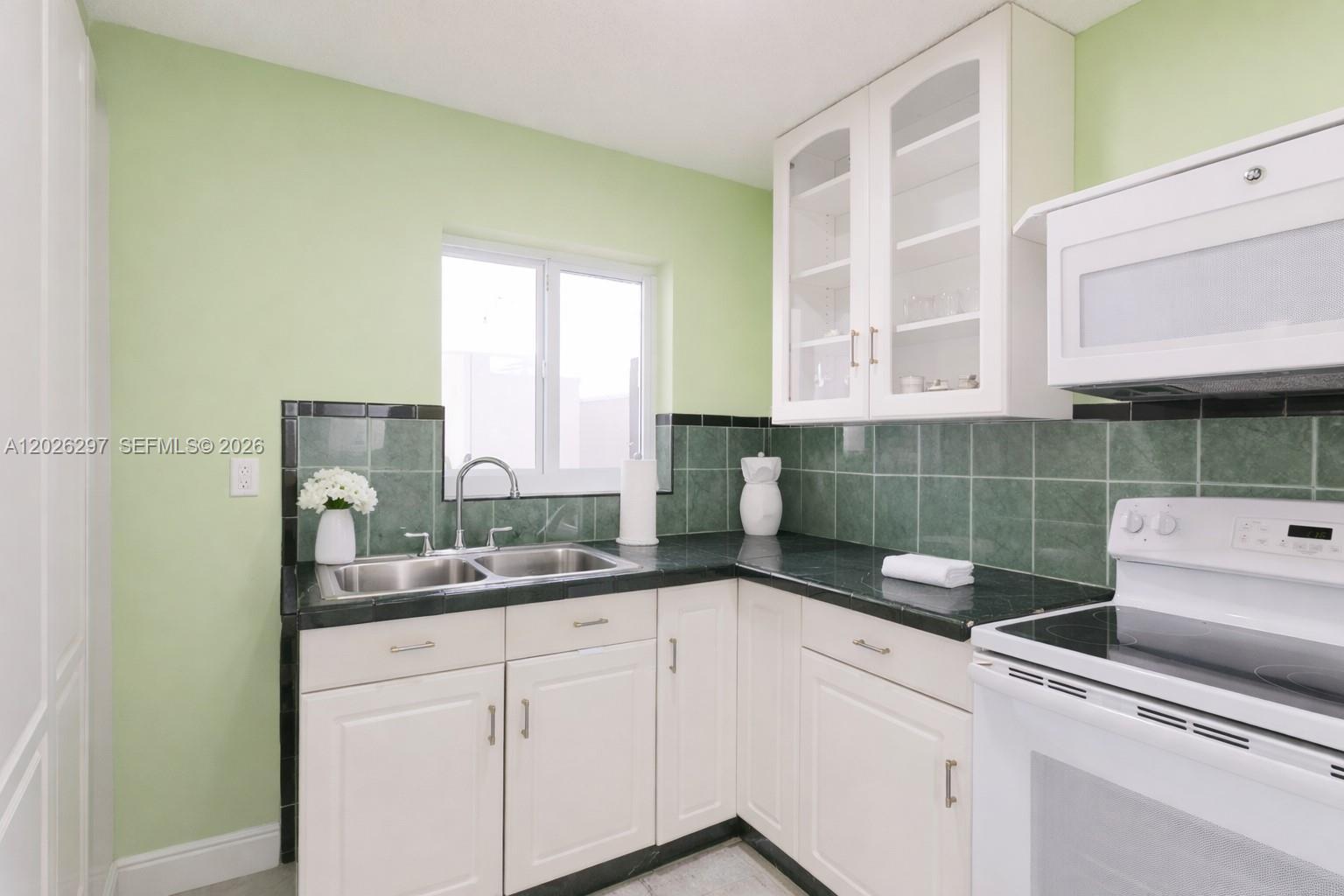 601 SW 116th ct, Sweetwater FL 33174 photo 4