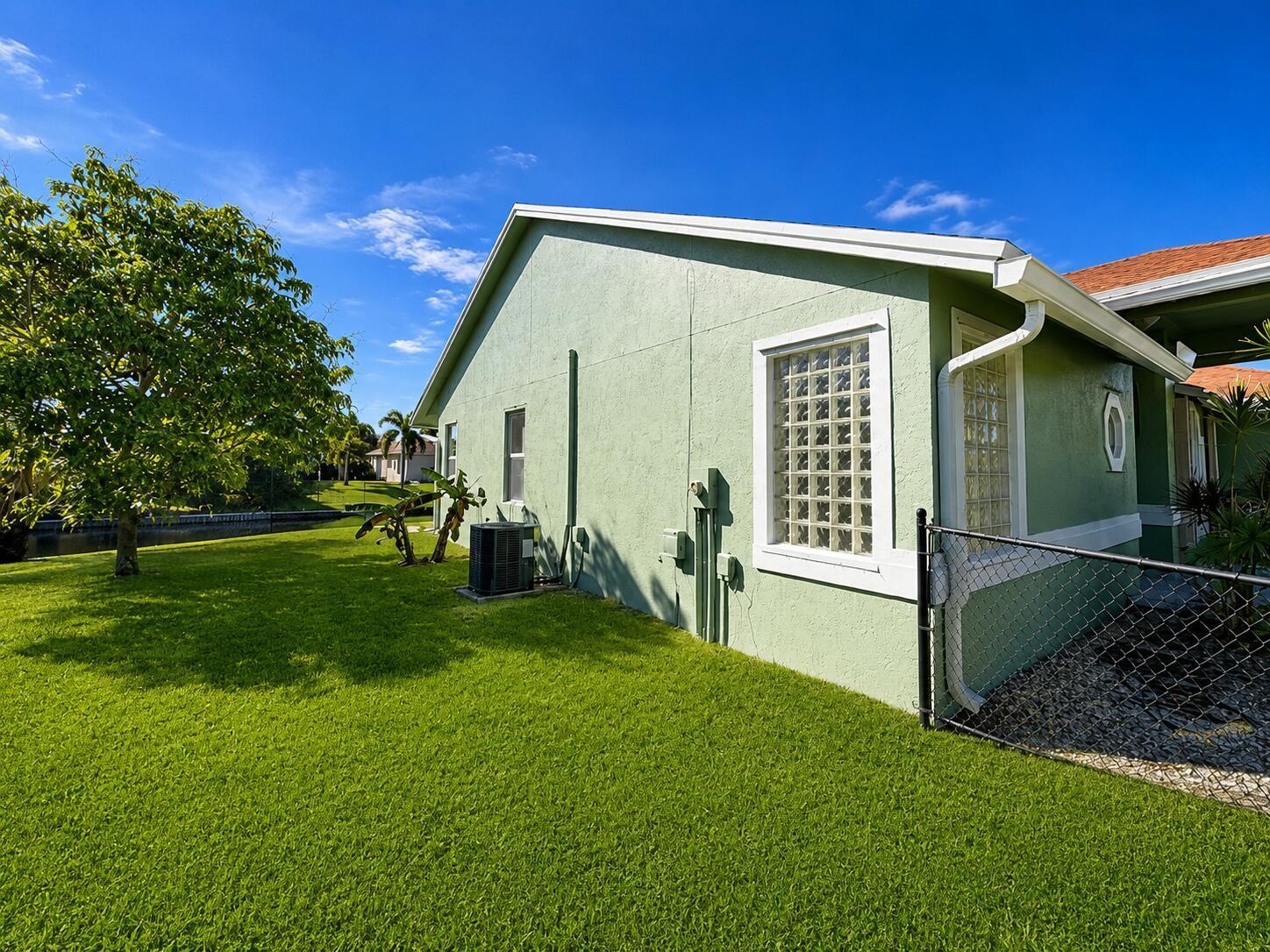 1168 Hatteras Circle, FL 33413 photo 4